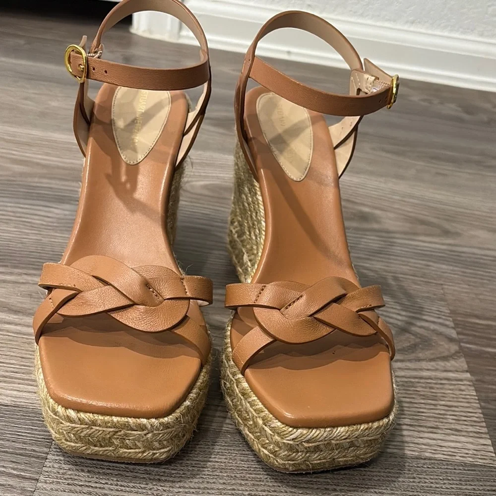 Stuart Weitzman reposhing this